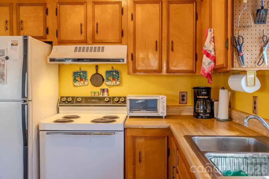 465 Enchanted Forest Drive — Sylva