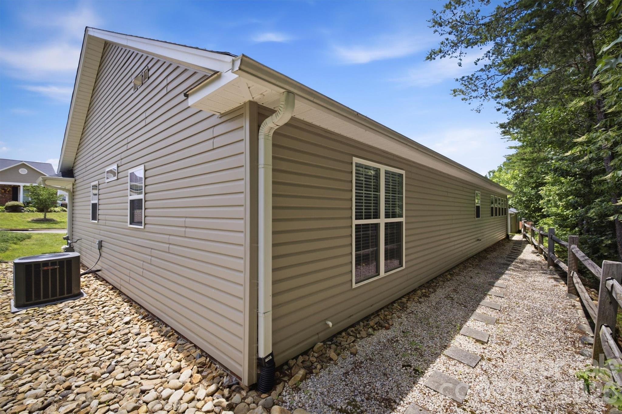 122 Lady Slipper Lane SW — Valdese