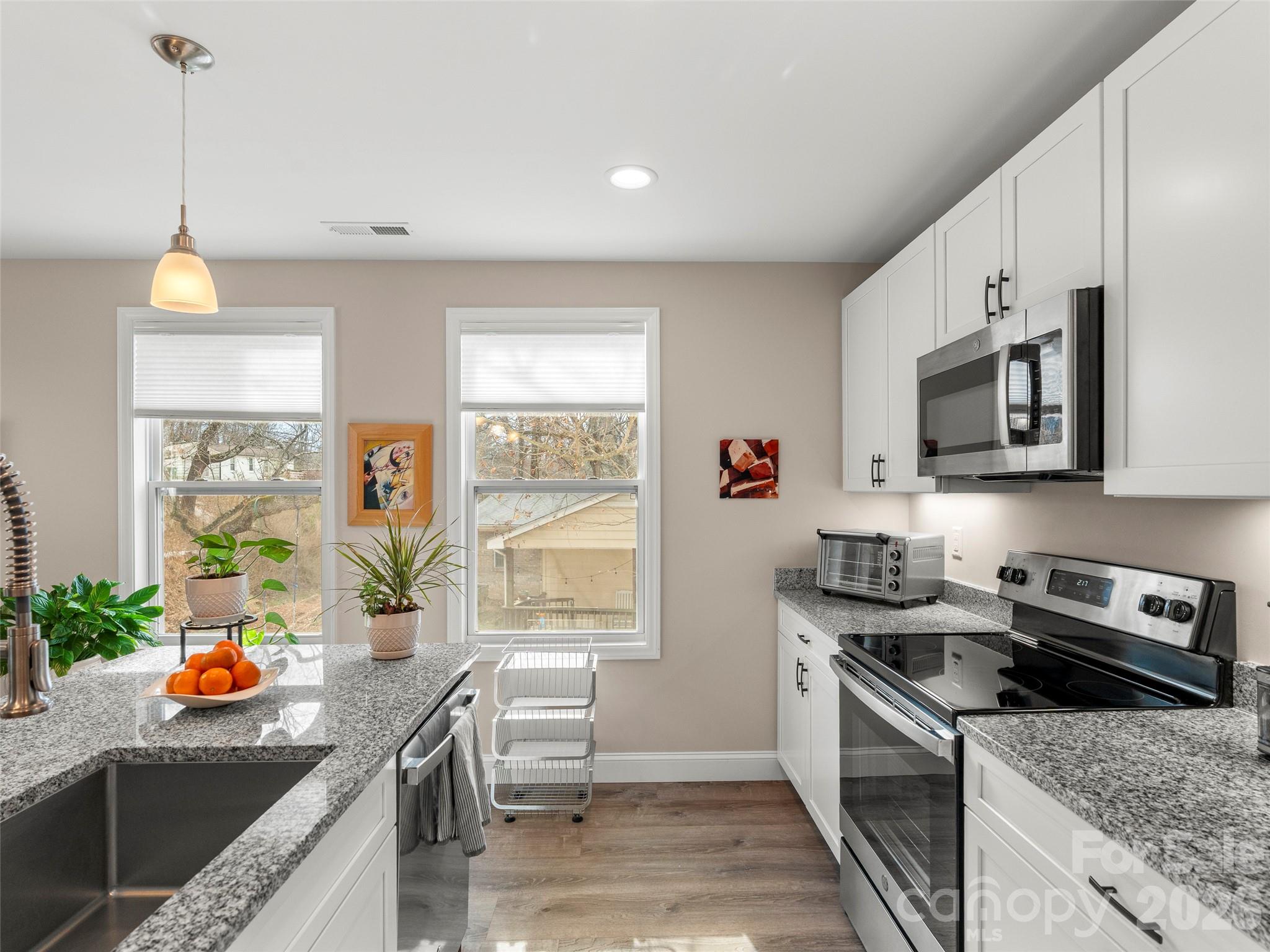 92 Lakeside Drive — Asheville