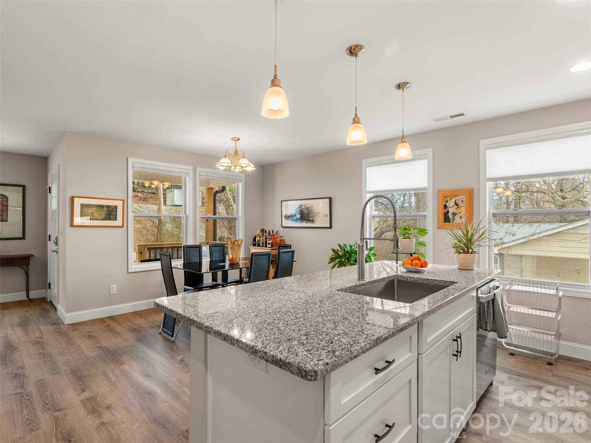 92 Lakeside Drive — Asheville