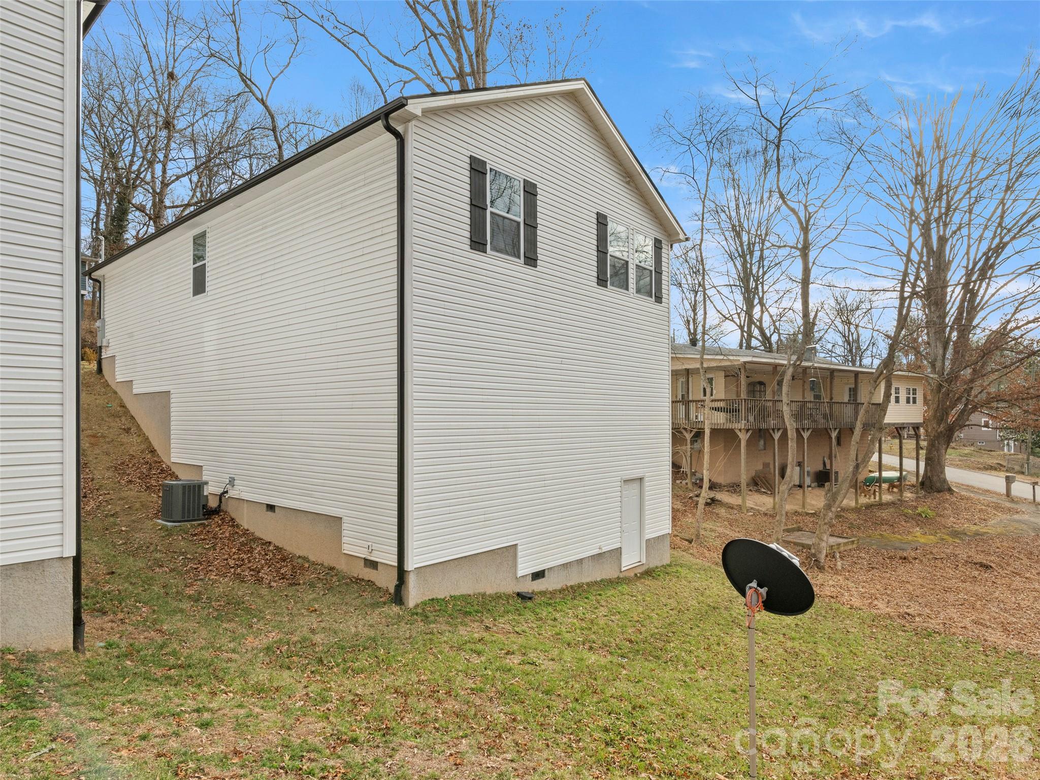 92 Lakeside Drive — Asheville