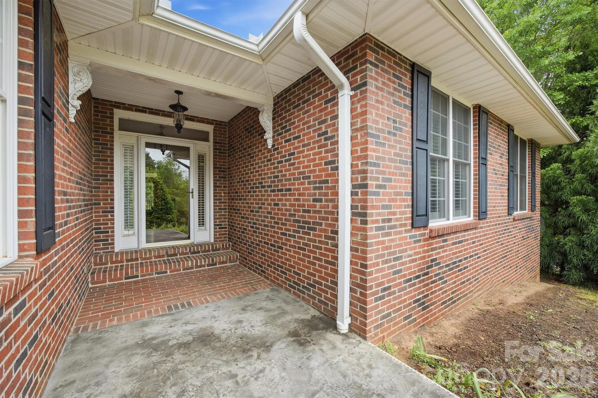 100 Crosscreek Drive — Morganton