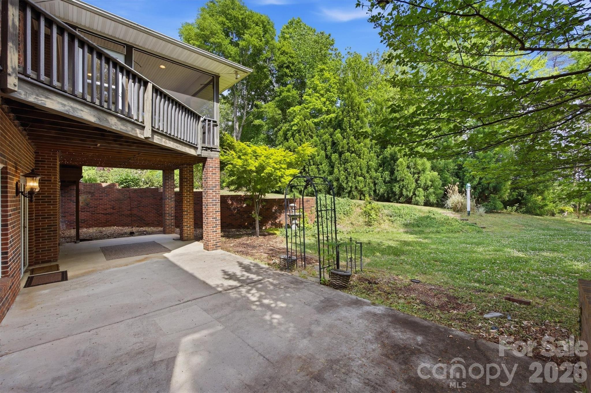 100 Crosscreek Drive — Morganton