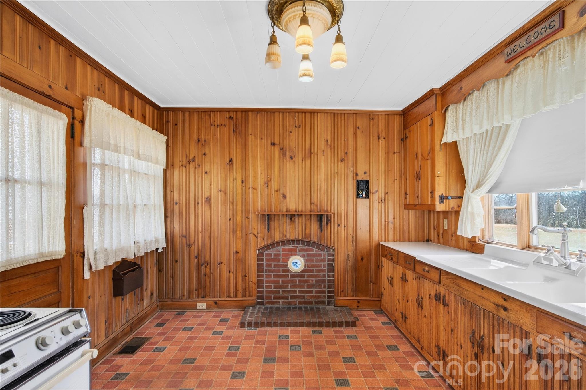 11124 Eastfield Road — Huntersville