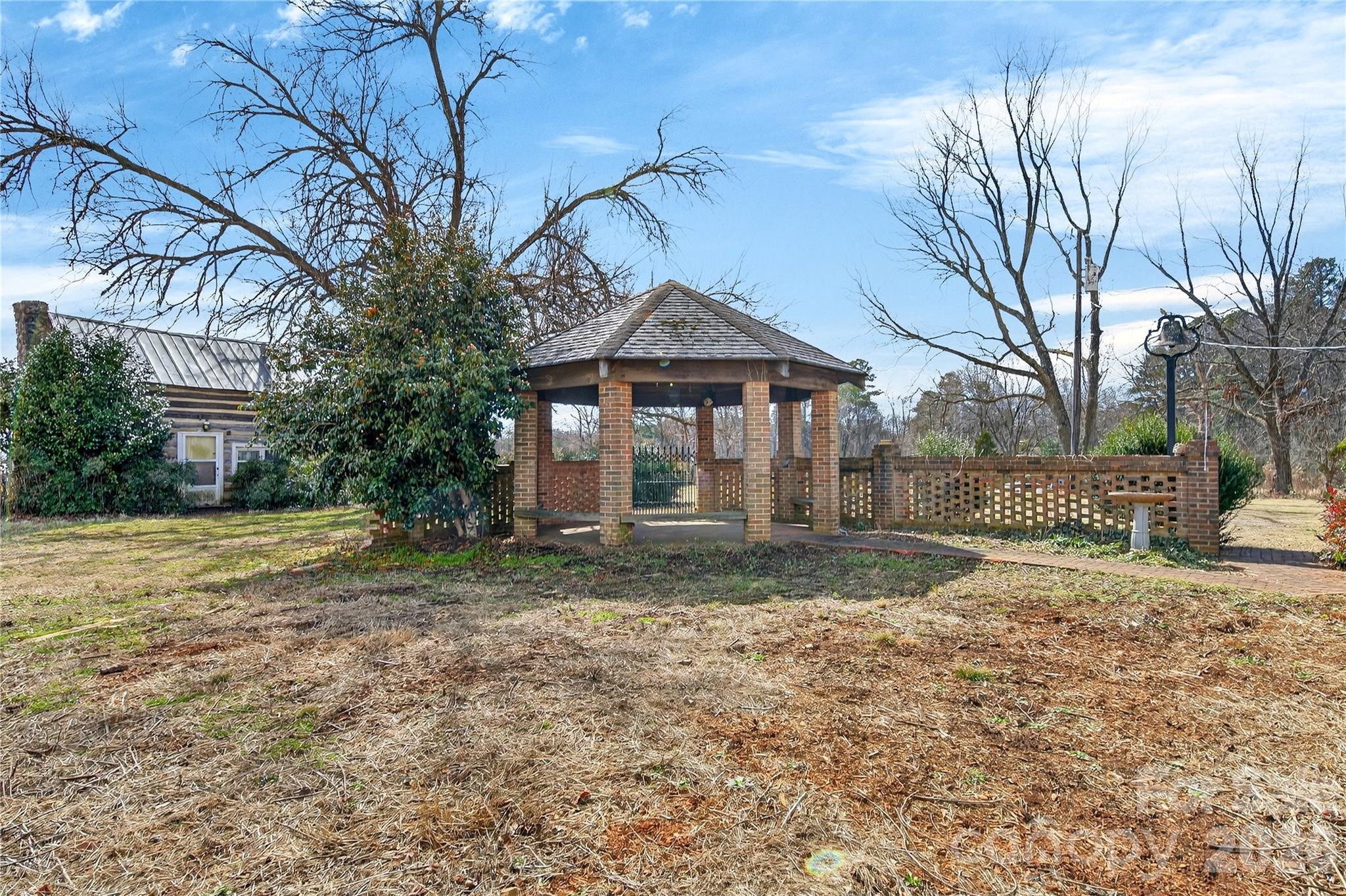 11124 Eastfield Road — Huntersville