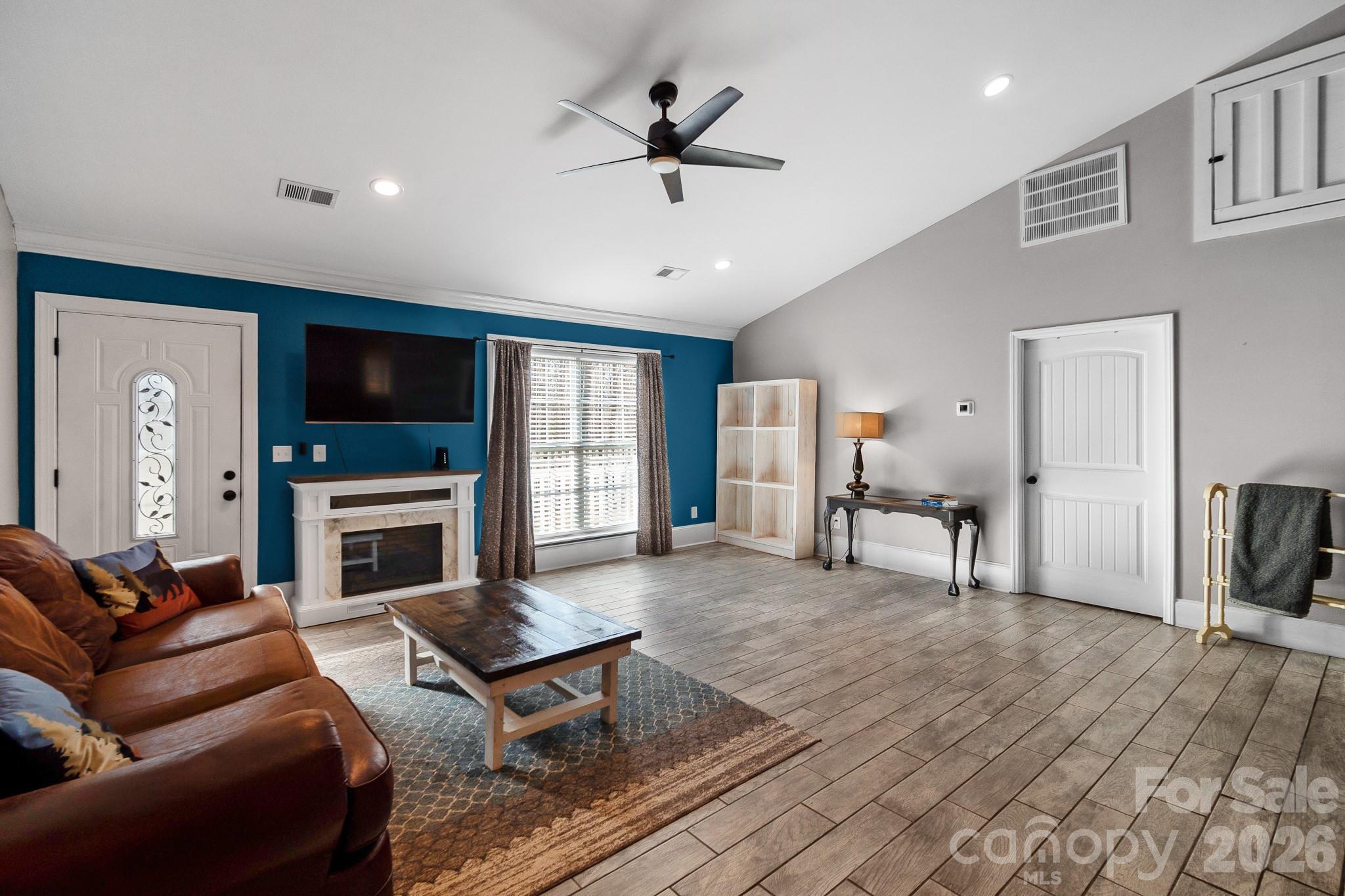 619 Hubbard Drive — Lancaster