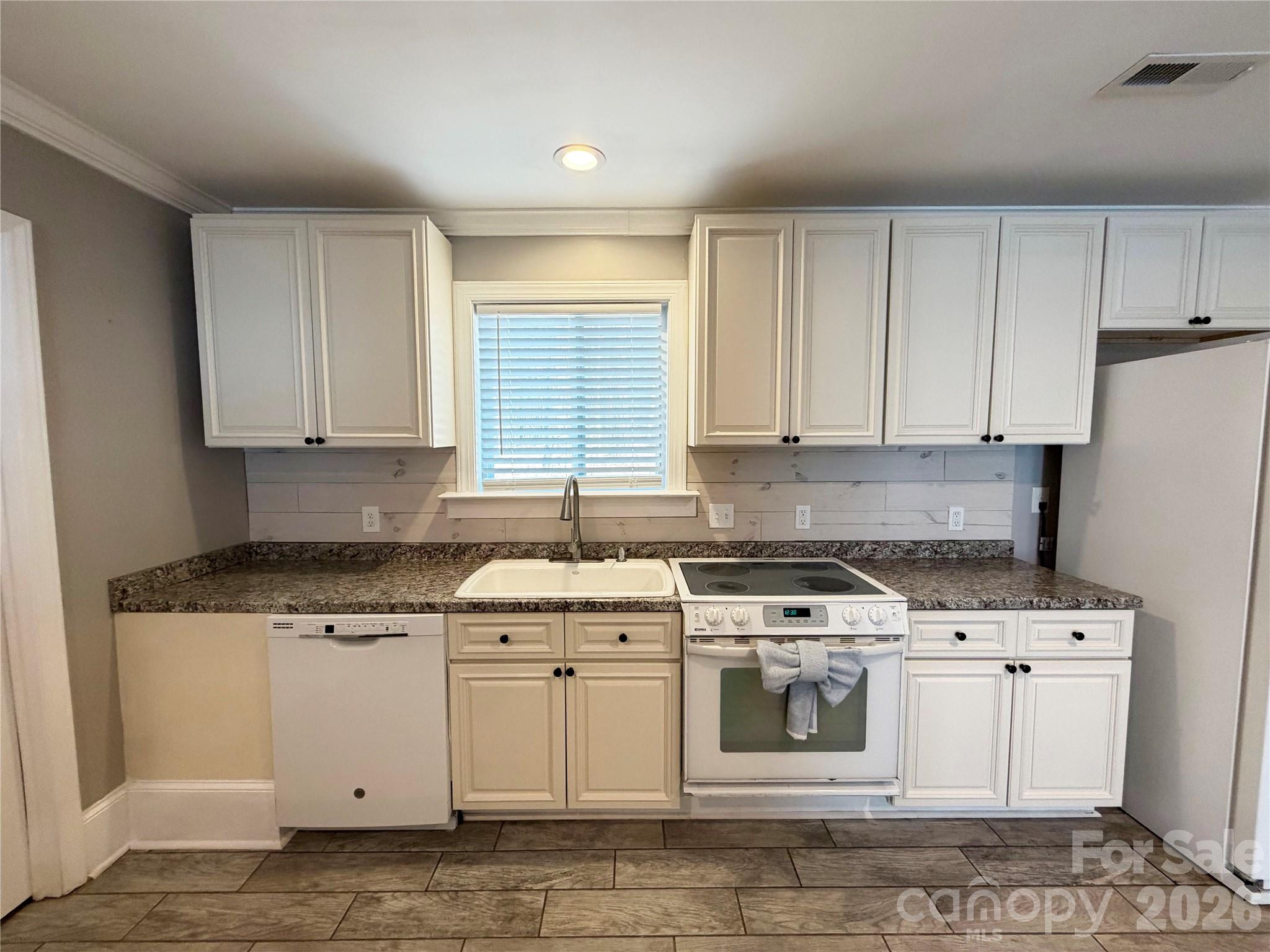619 Hubbard Drive — Lancaster