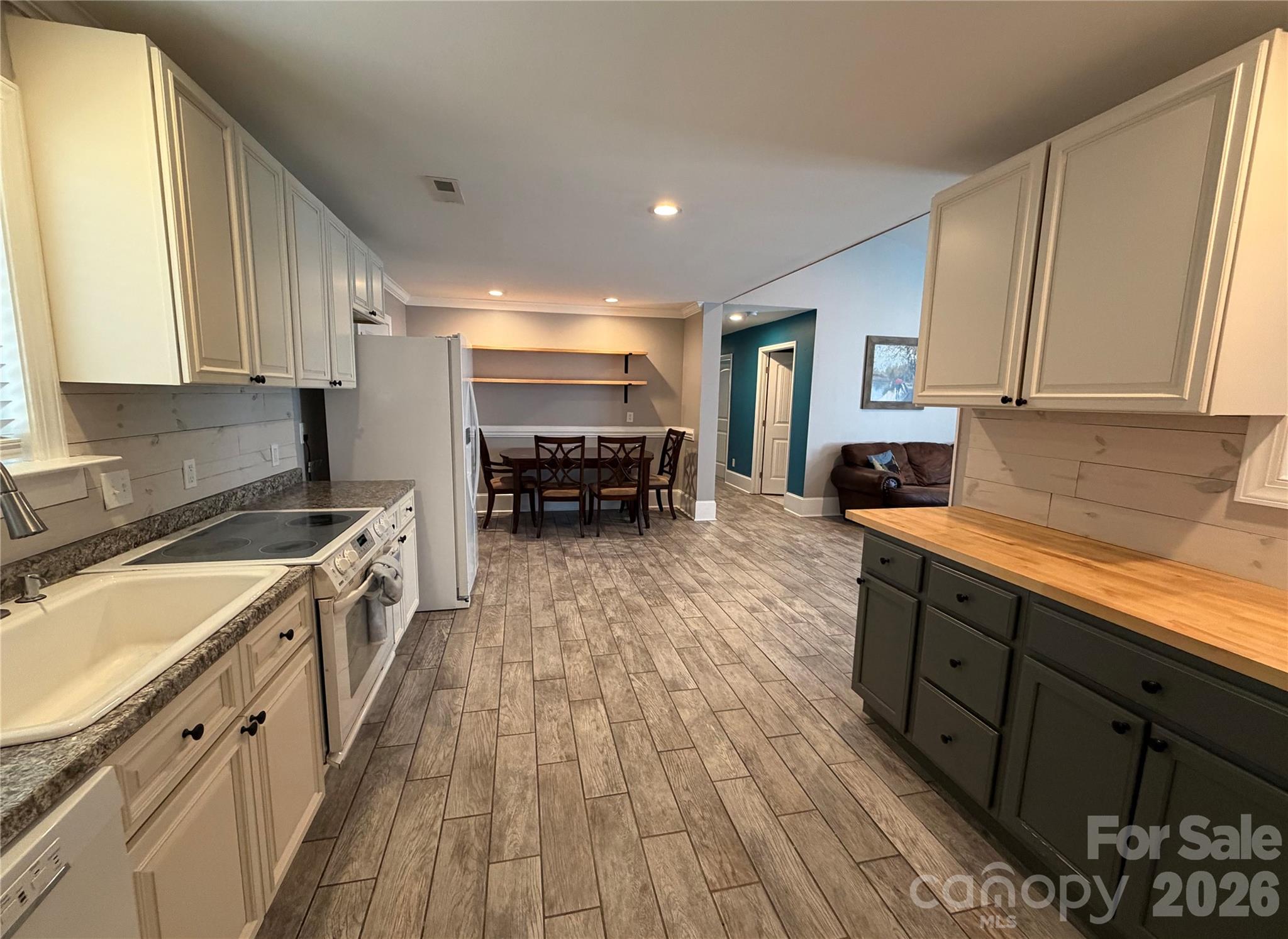619 Hubbard Drive — Lancaster