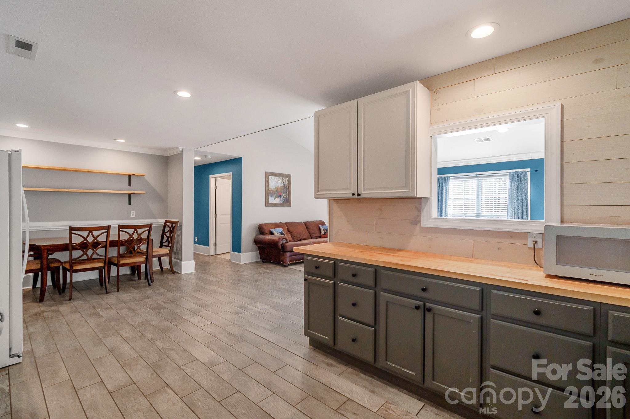 619 Hubbard Drive — Lancaster