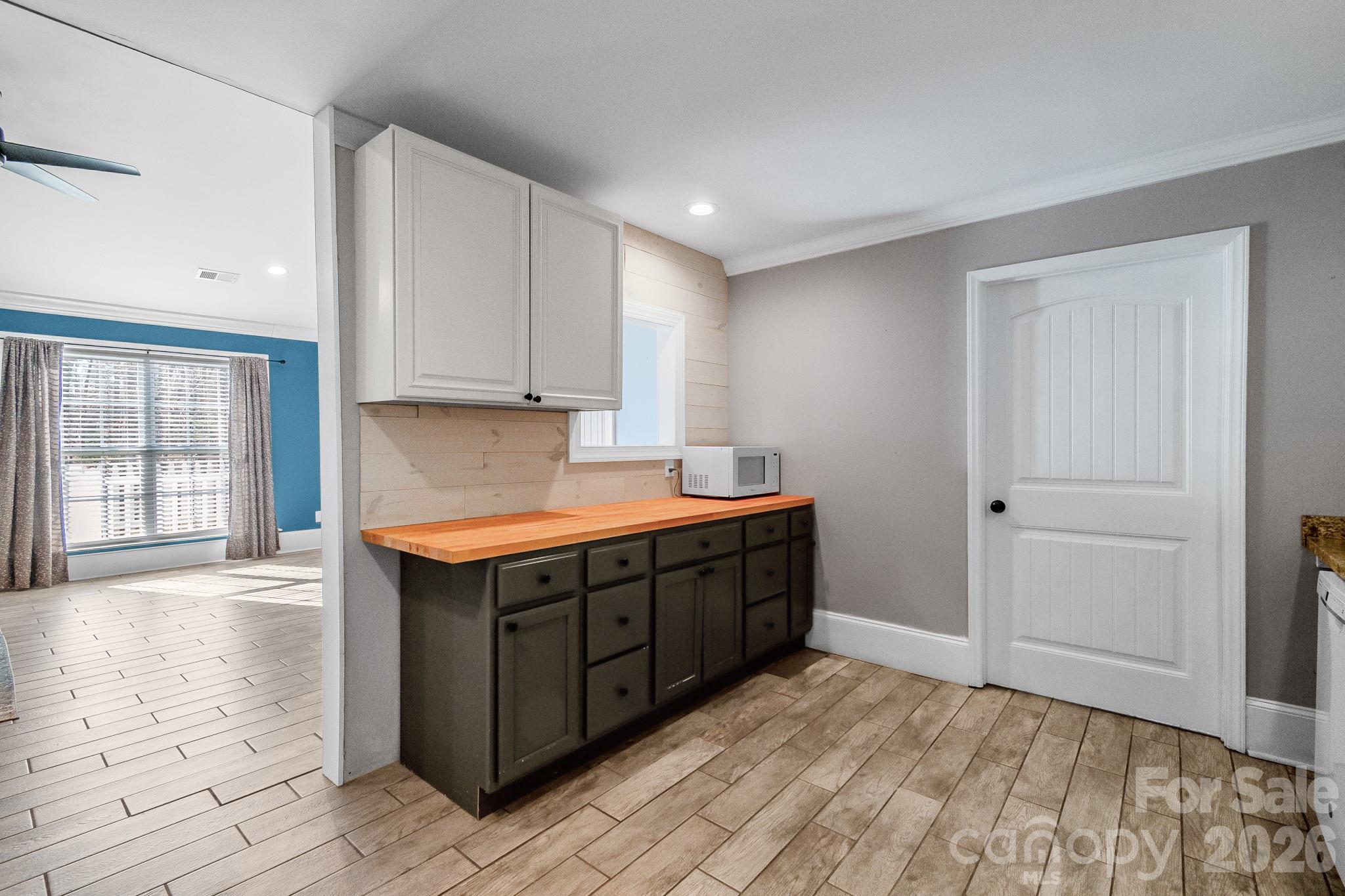 619 Hubbard Drive — Lancaster