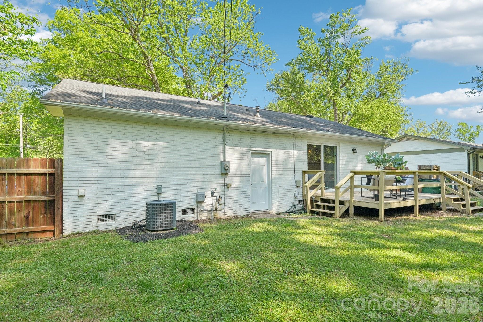 3000 Dunlavin Way — Charlotte