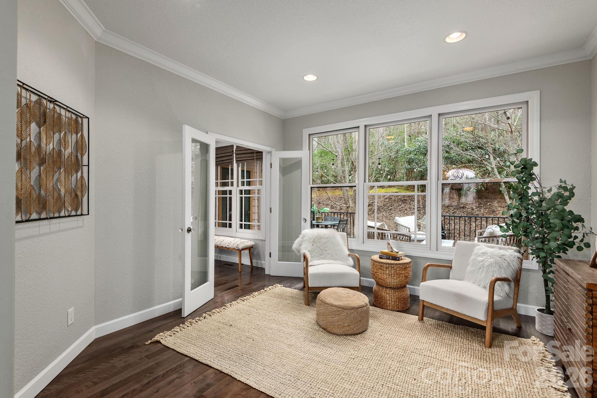 86 Oak Hollow Drive — Asheville