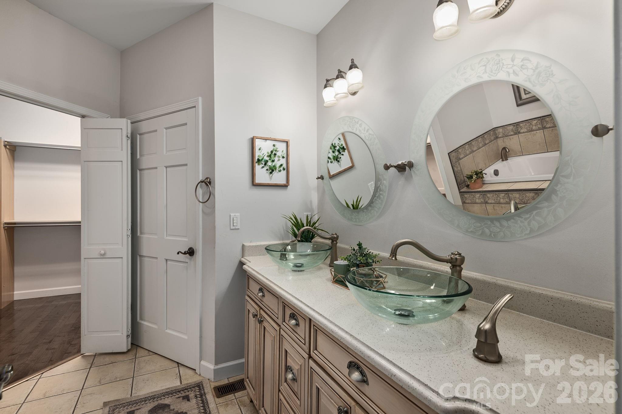 86 Oak Hollow Drive — Asheville