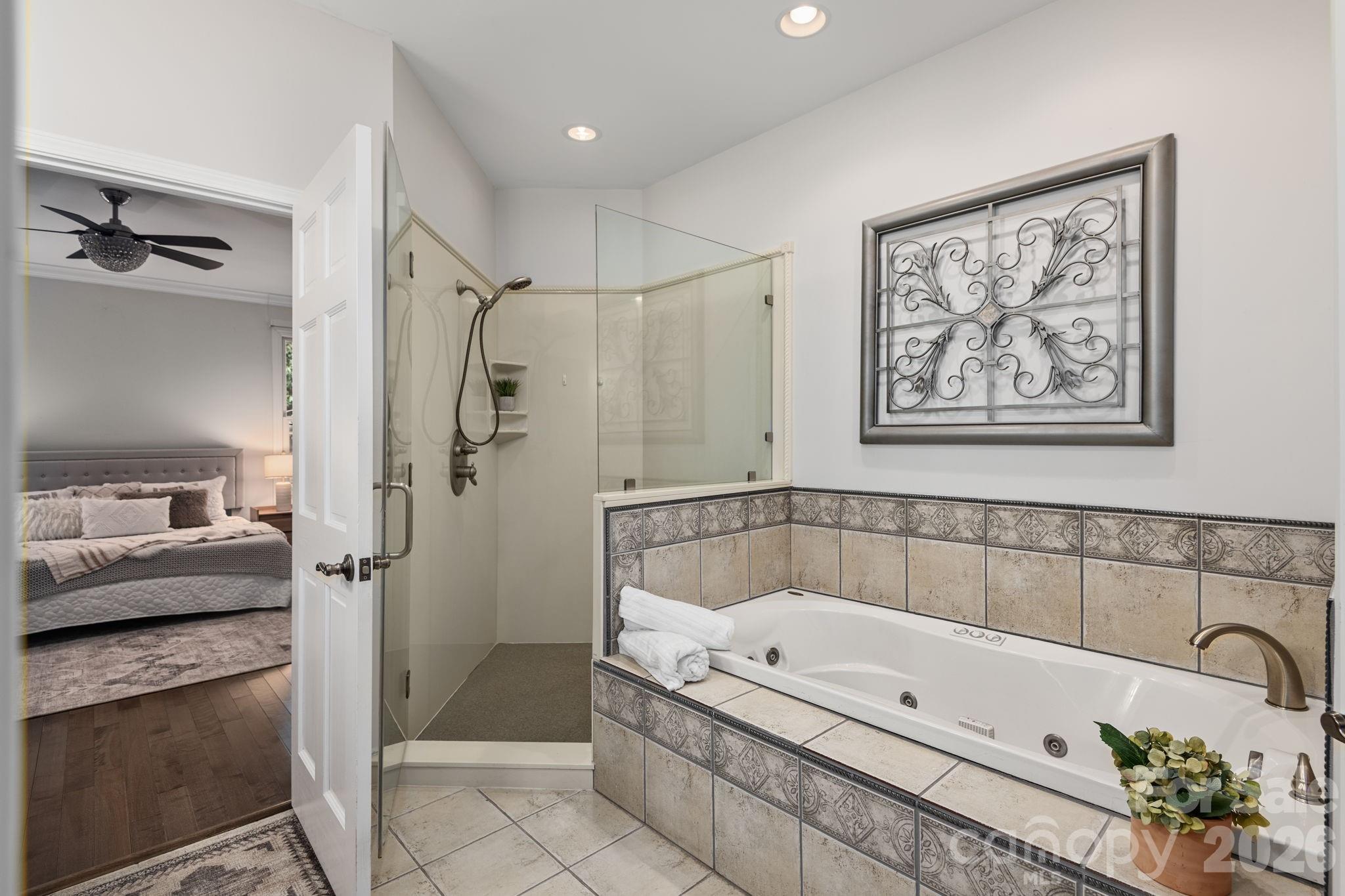 86 Oak Hollow Drive — Asheville