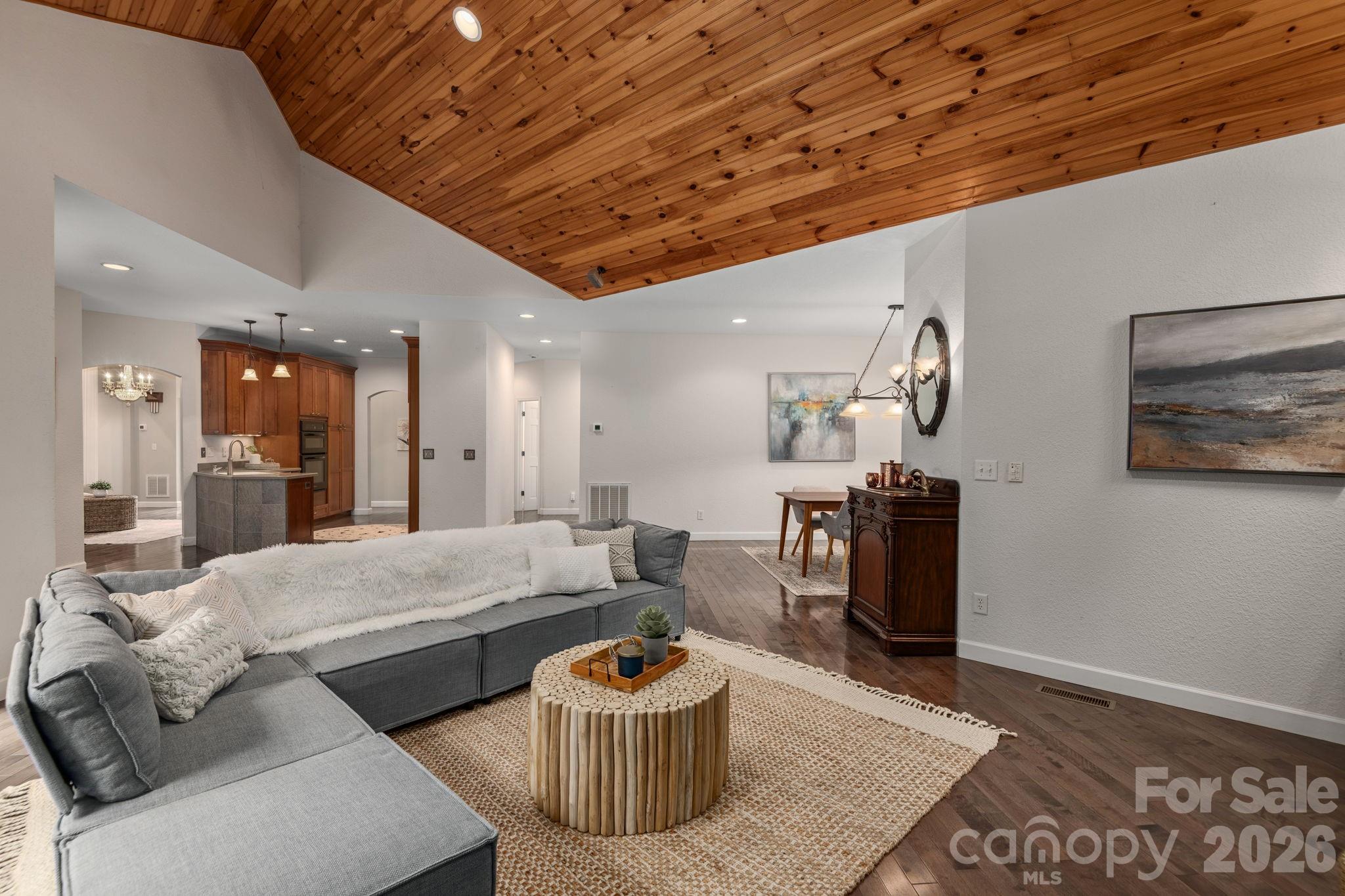 86 Oak Hollow Drive — Asheville