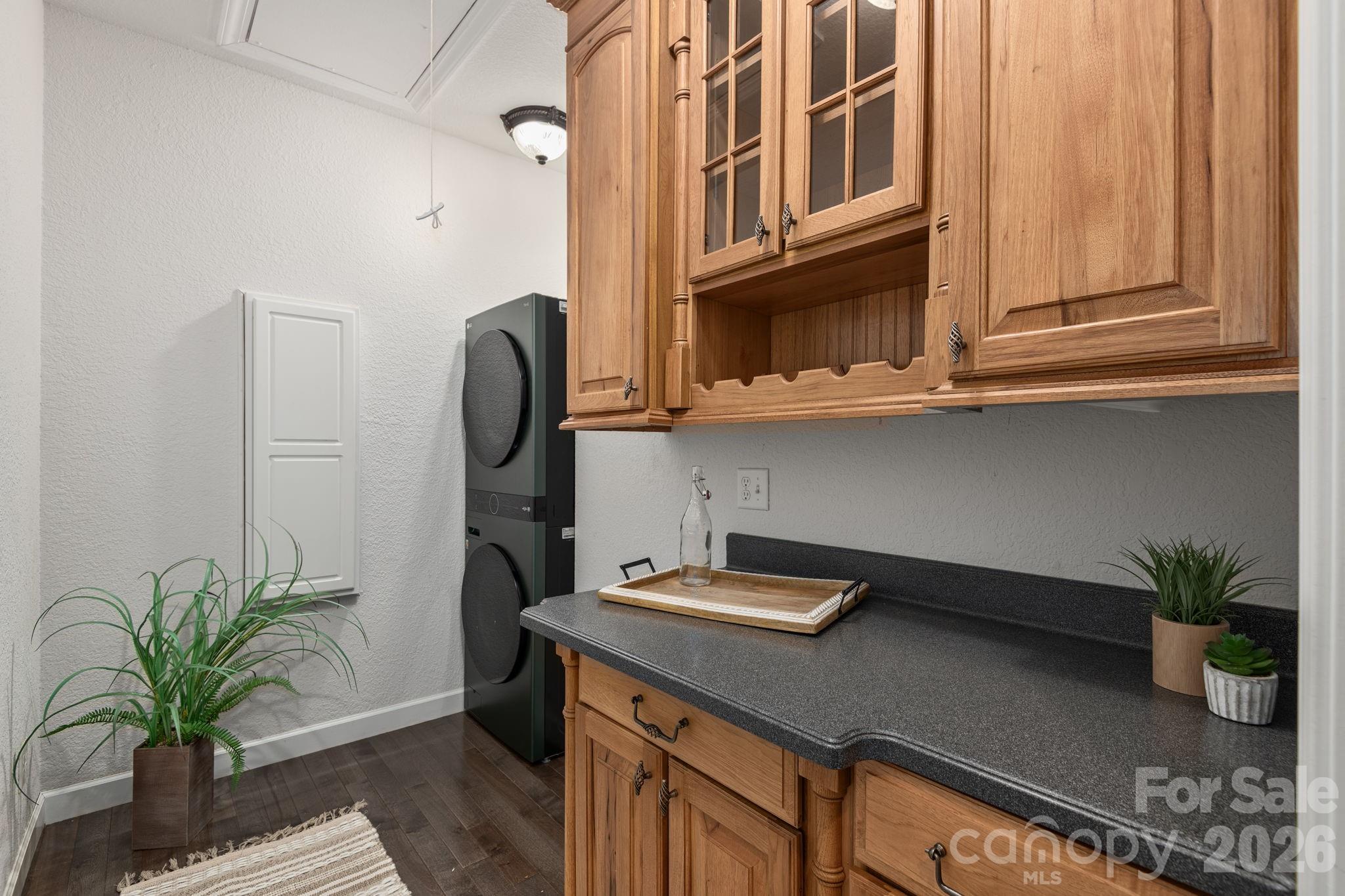 86 Oak Hollow Drive — Asheville