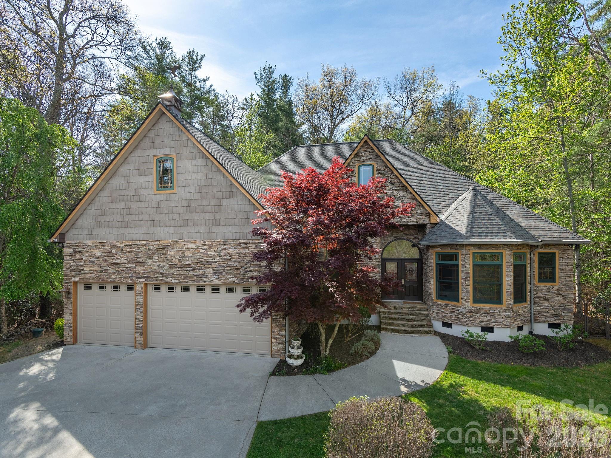 86 Oak Hollow Drive — Asheville