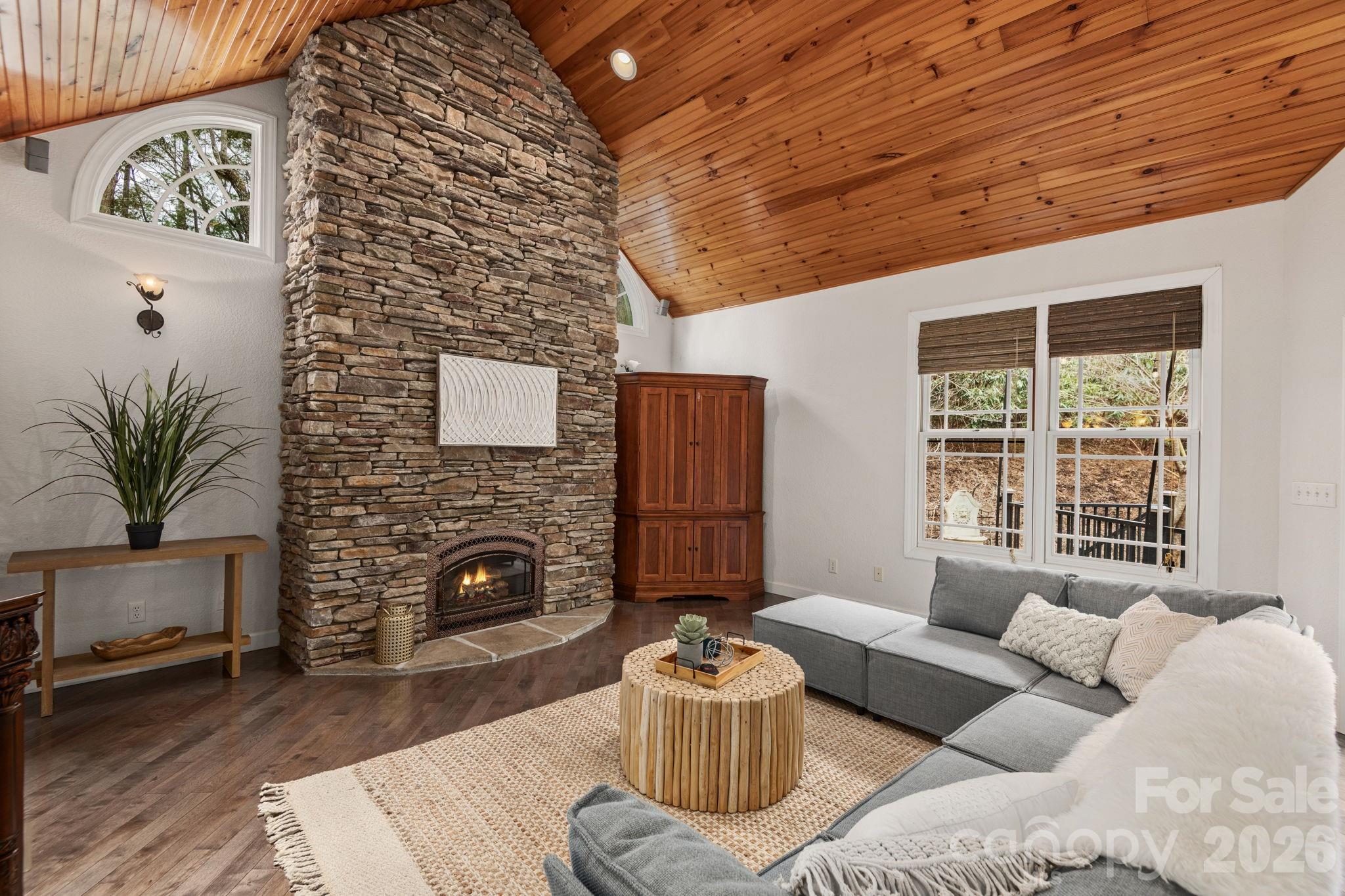 86 Oak Hollow Drive — Asheville