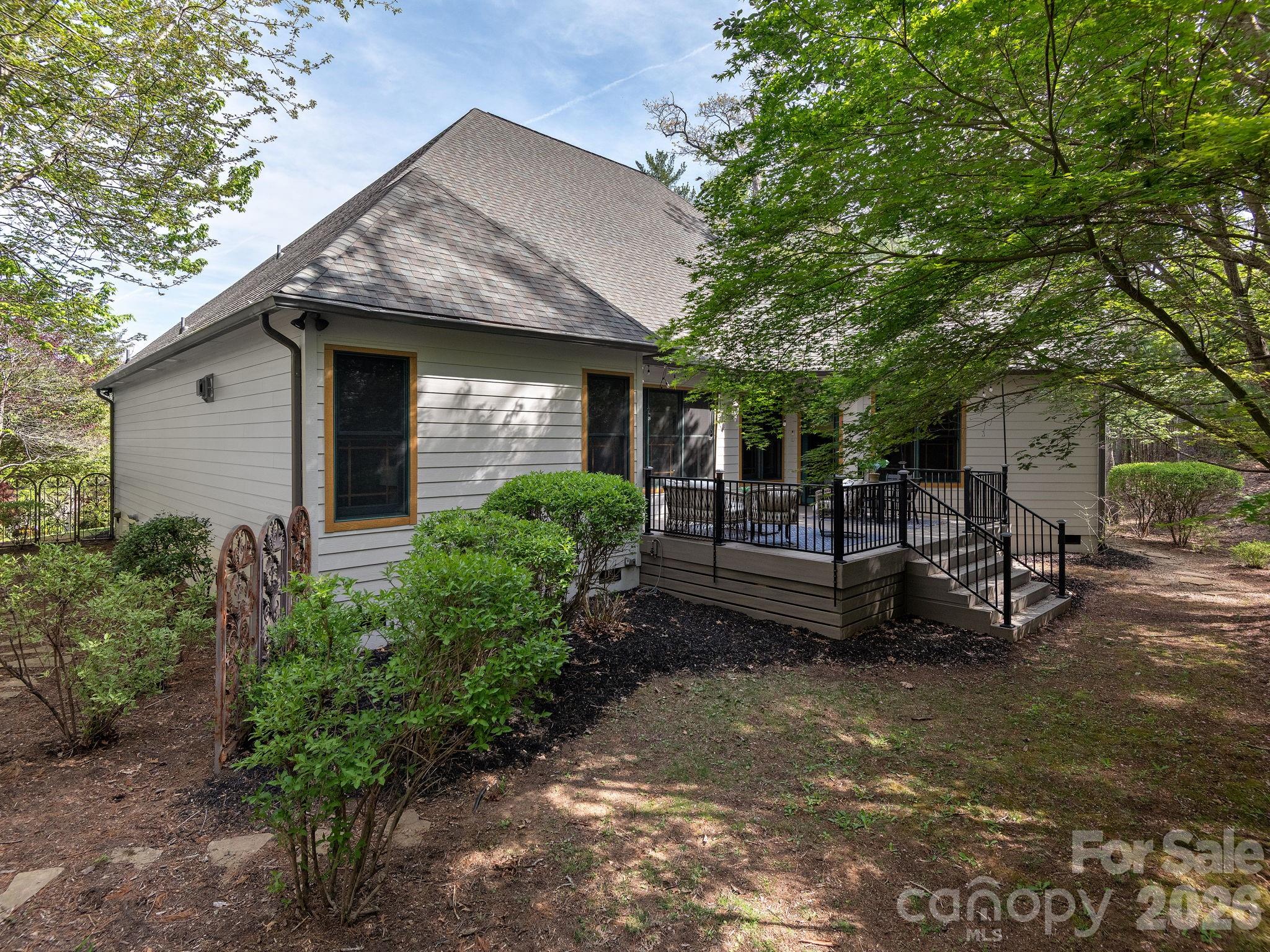 86 Oak Hollow Drive — Asheville