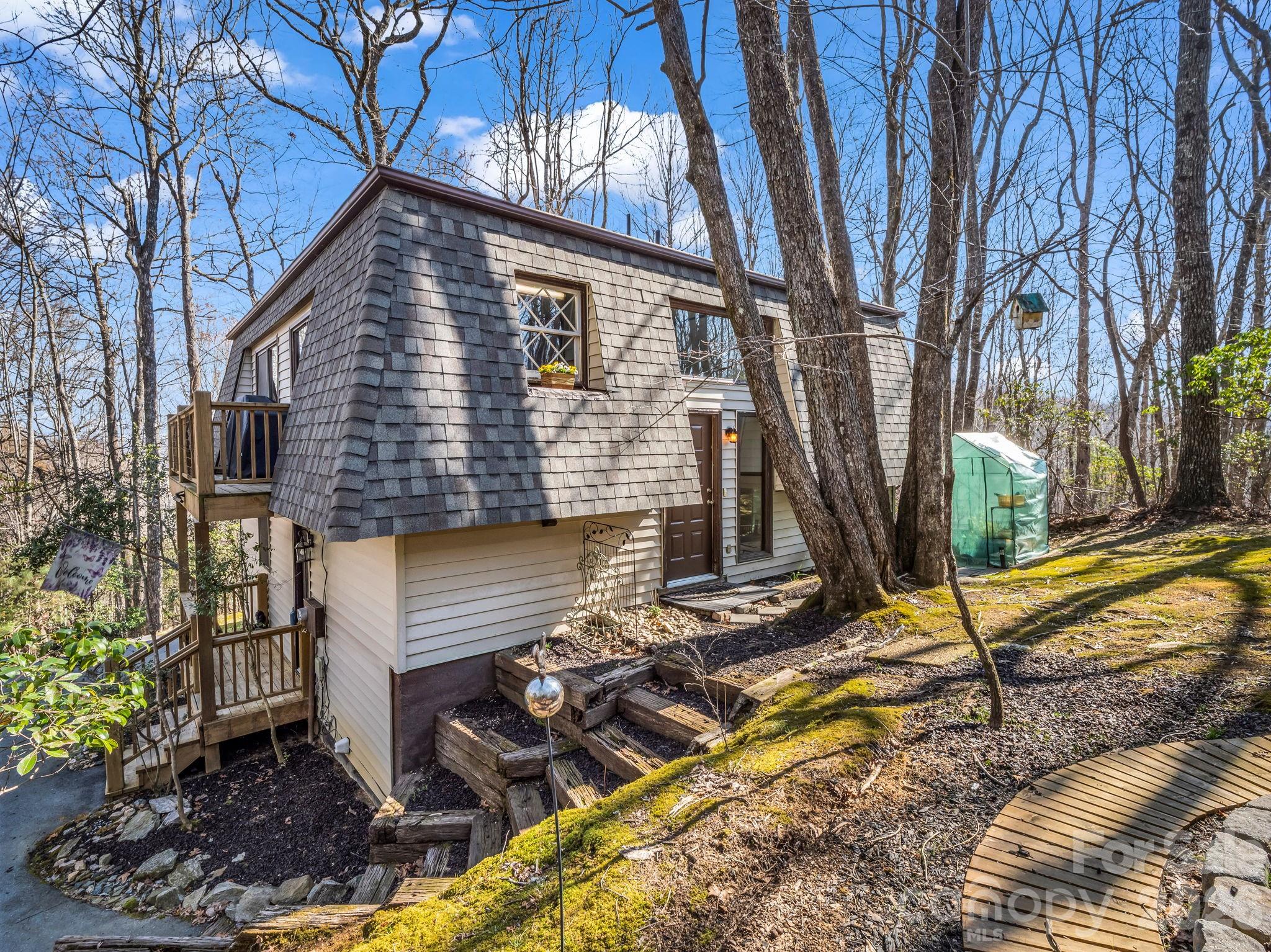 177 Tsisqua Circle — Brevard