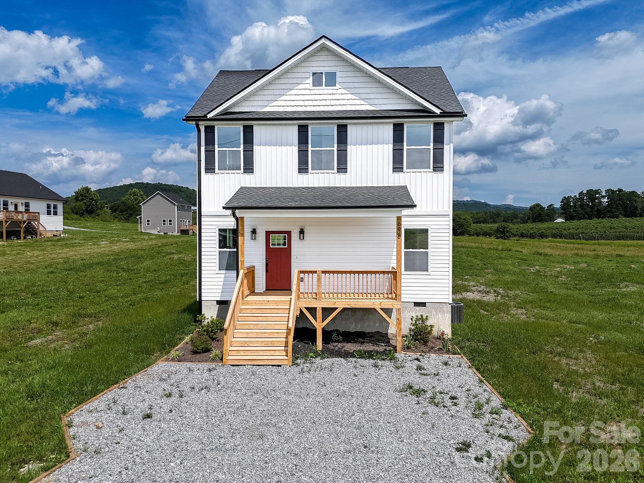 696 Beehive Road — Hendersonville