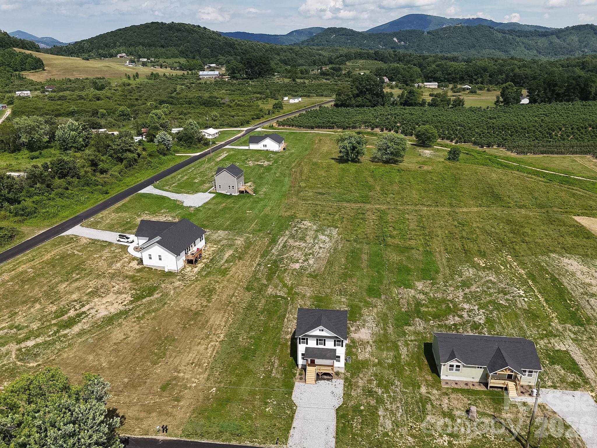 696 Beehive Road — Hendersonville