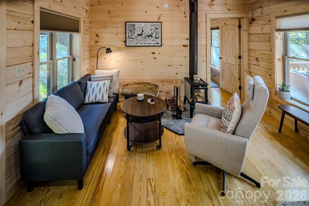 225 Oak Road — Beech Mountain