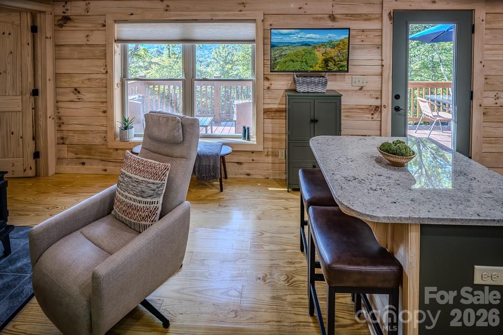 225 Oak Road — Beech Mountain
