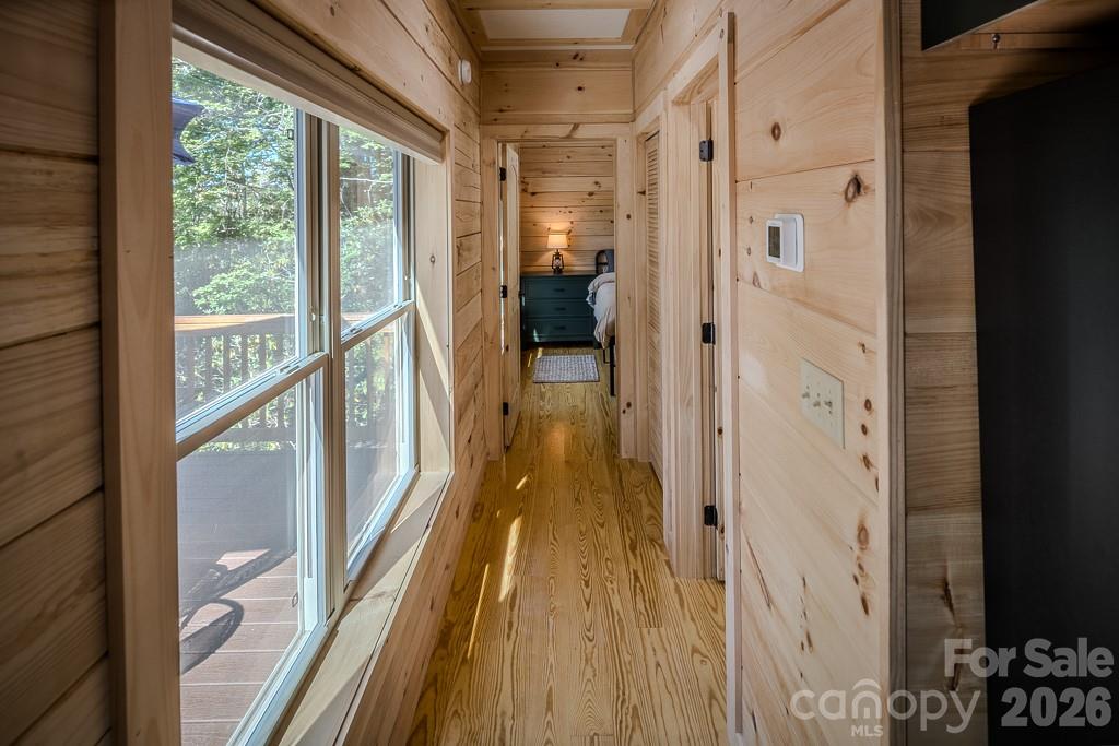 225 Oak Road — Beech Mountain