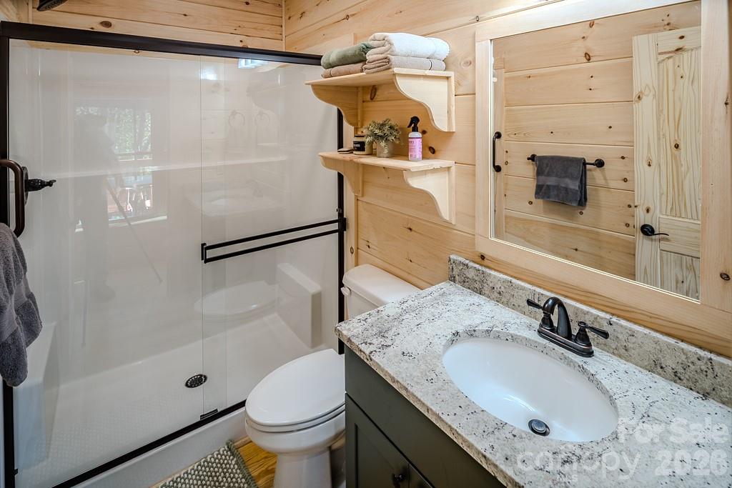 225 Oak Road — Beech Mountain