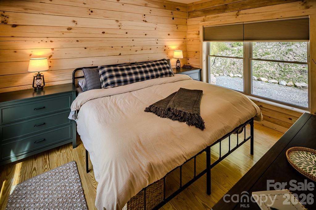 225 Oak Road — Beech Mountain