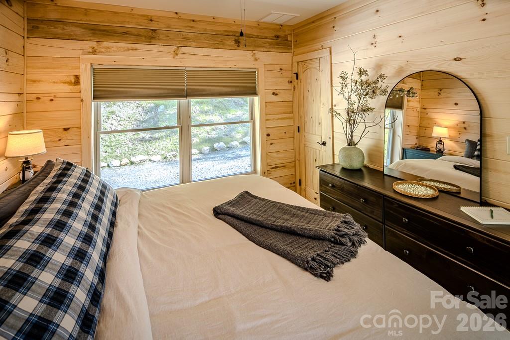 225 Oak Road — Beech Mountain