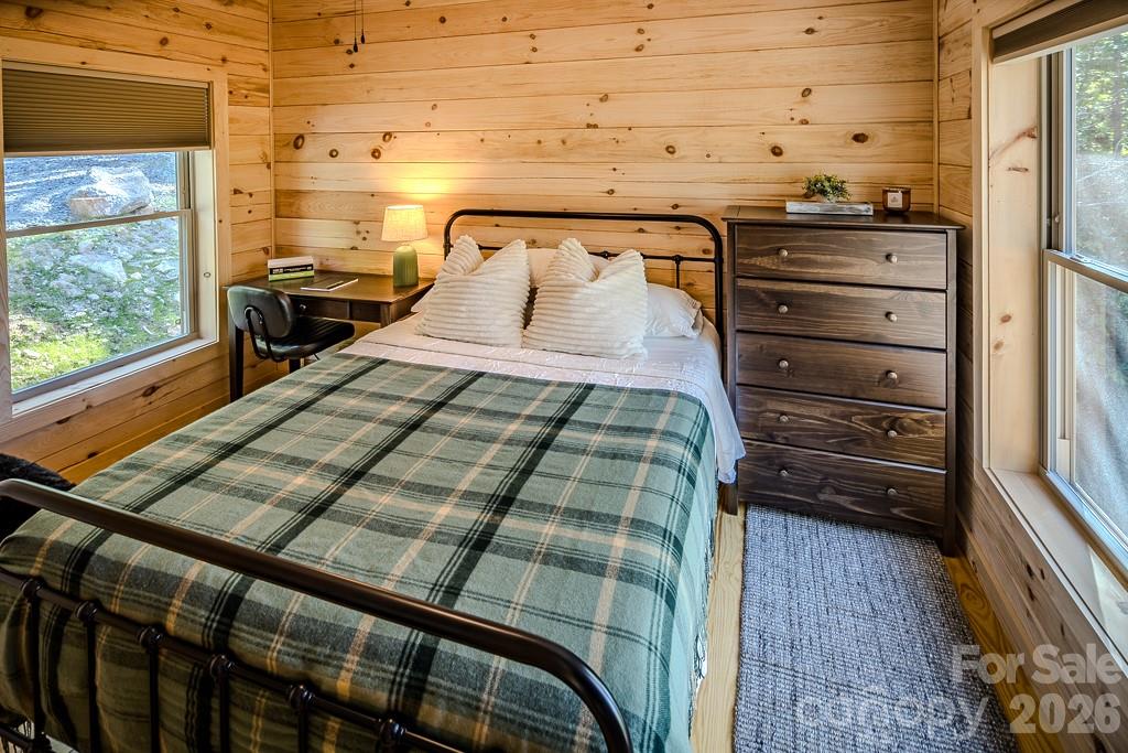 225 Oak Road — Beech Mountain