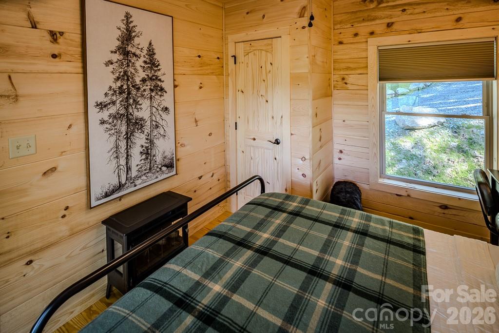 225 Oak Road — Beech Mountain
