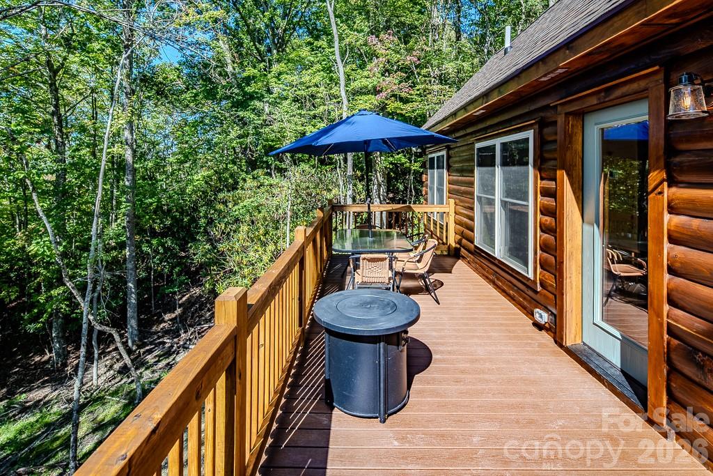 225 Oak Road — Beech Mountain