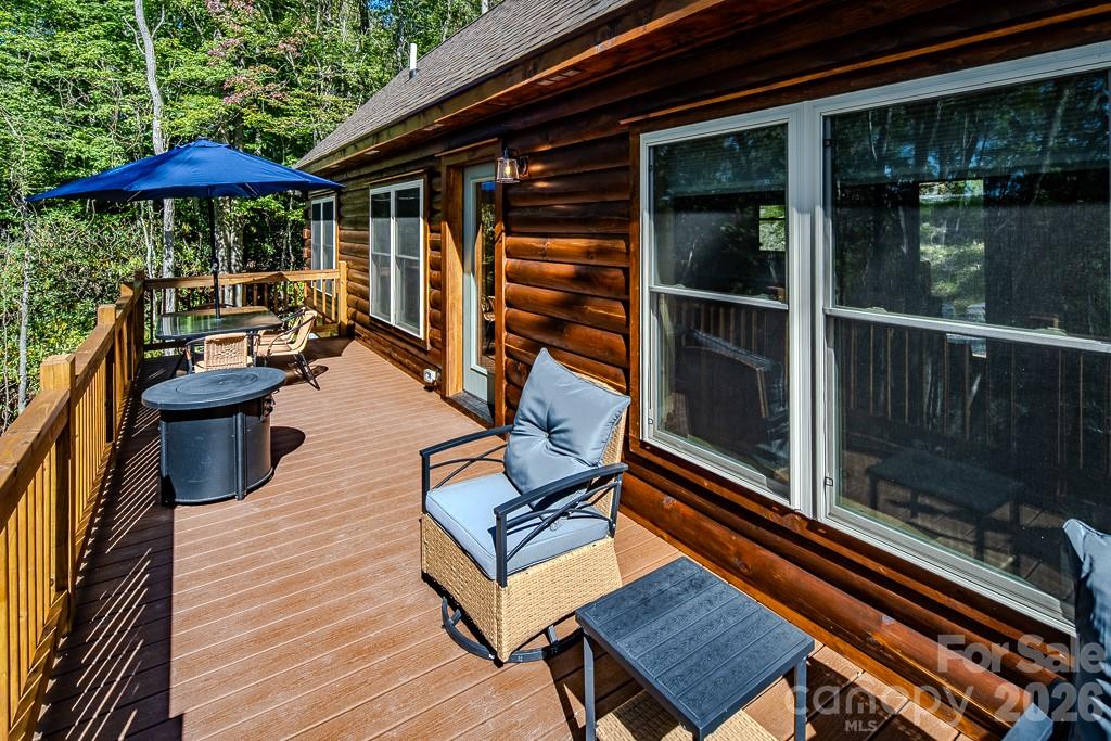 225 Oak Road — Beech Mountain