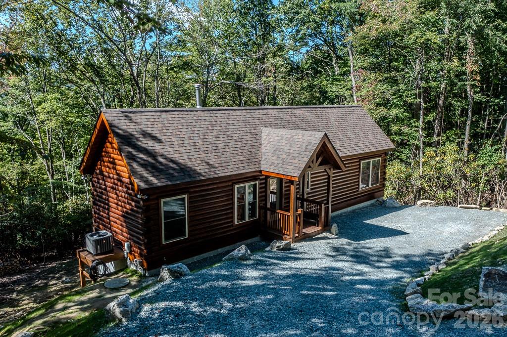 225 Oak Road — Beech Mountain