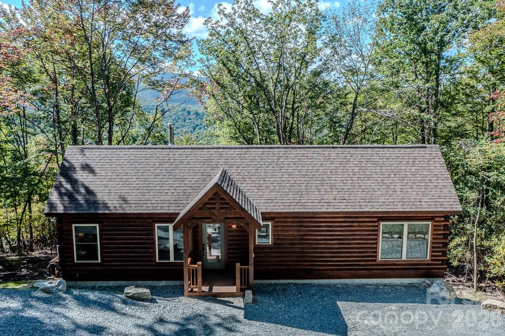 225 Oak Road — Beech Mountain