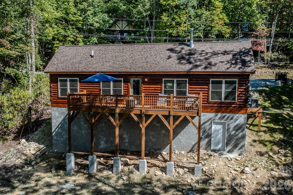 225 Oak Road — Beech Mountain