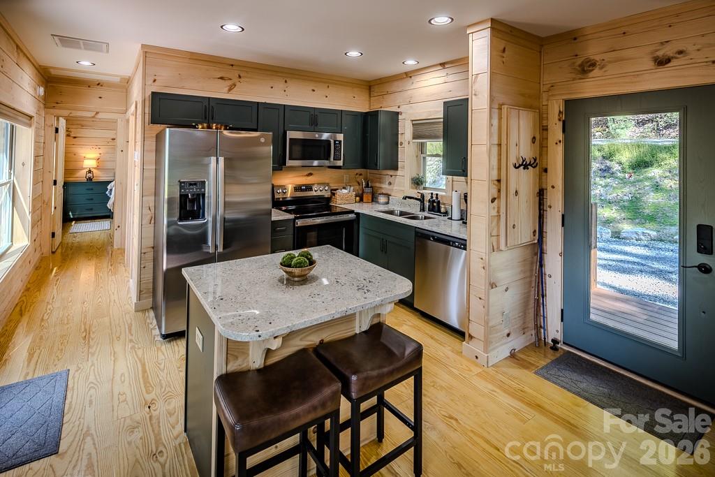 225 Oak Road — Beech Mountain