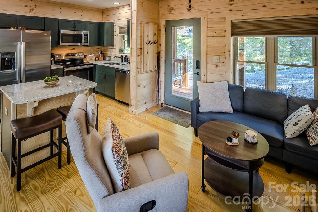 225 Oak Road — Beech Mountain