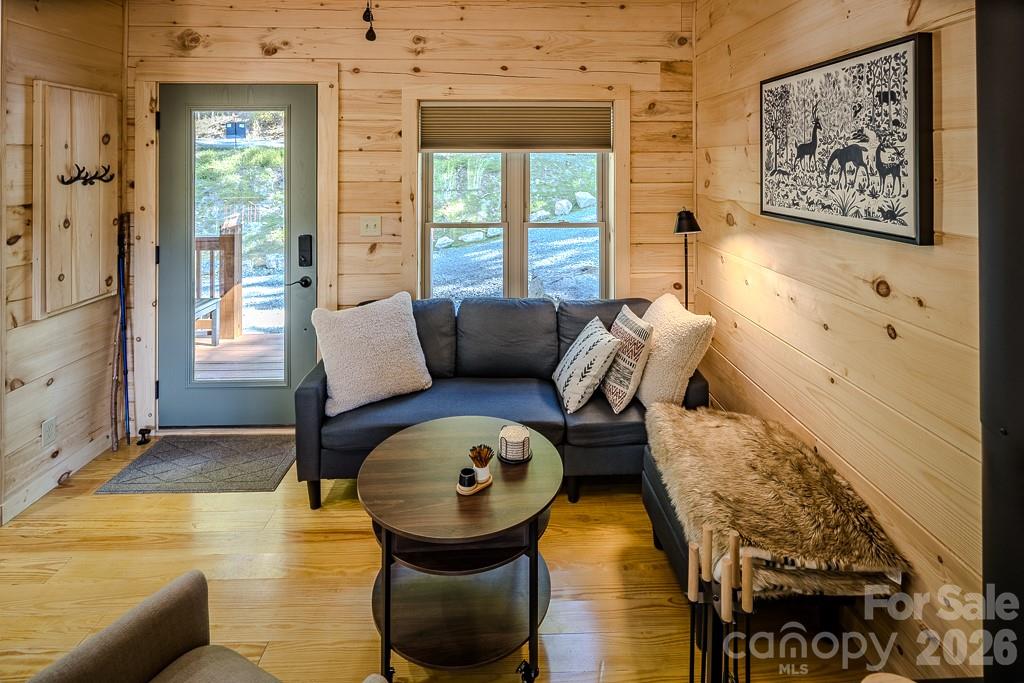 225 Oak Road — Beech Mountain