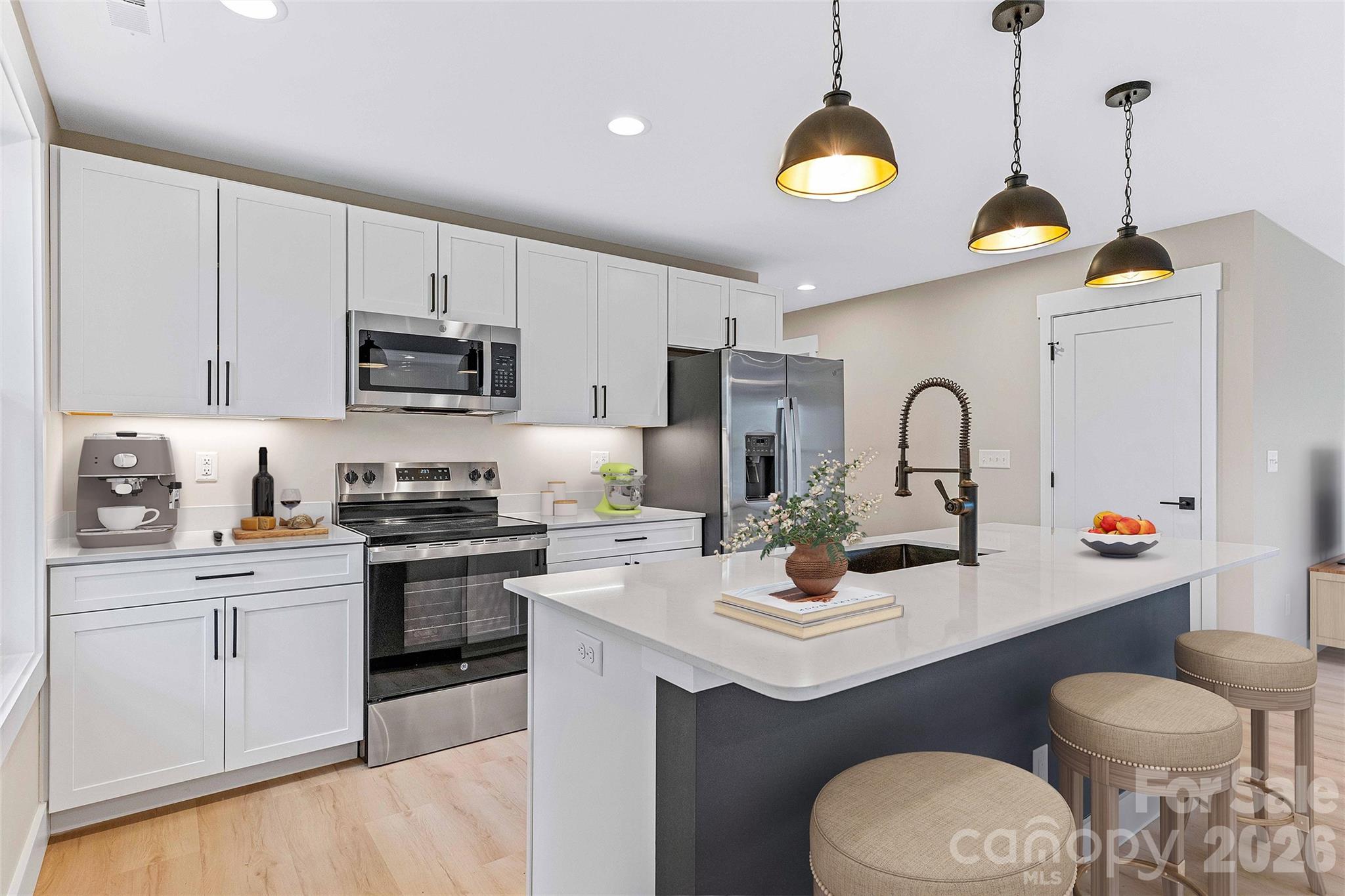 662 Beehive Road — Hendersonville