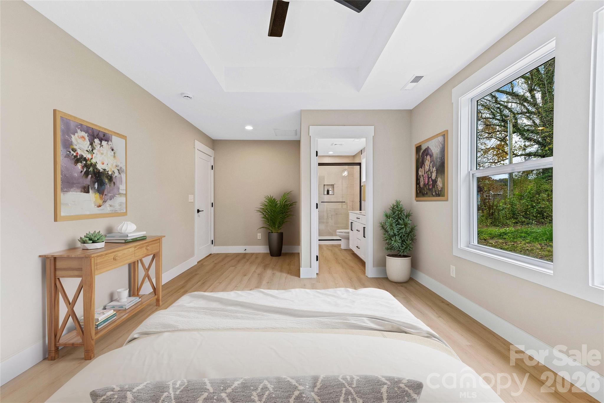 662 Beehive Road — Hendersonville