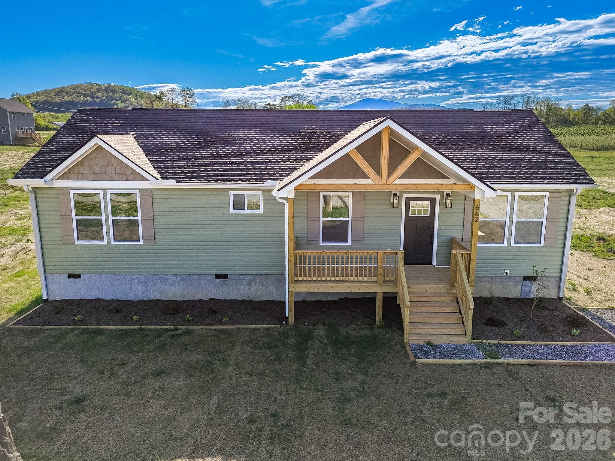 662 Beehive Road — Hendersonville