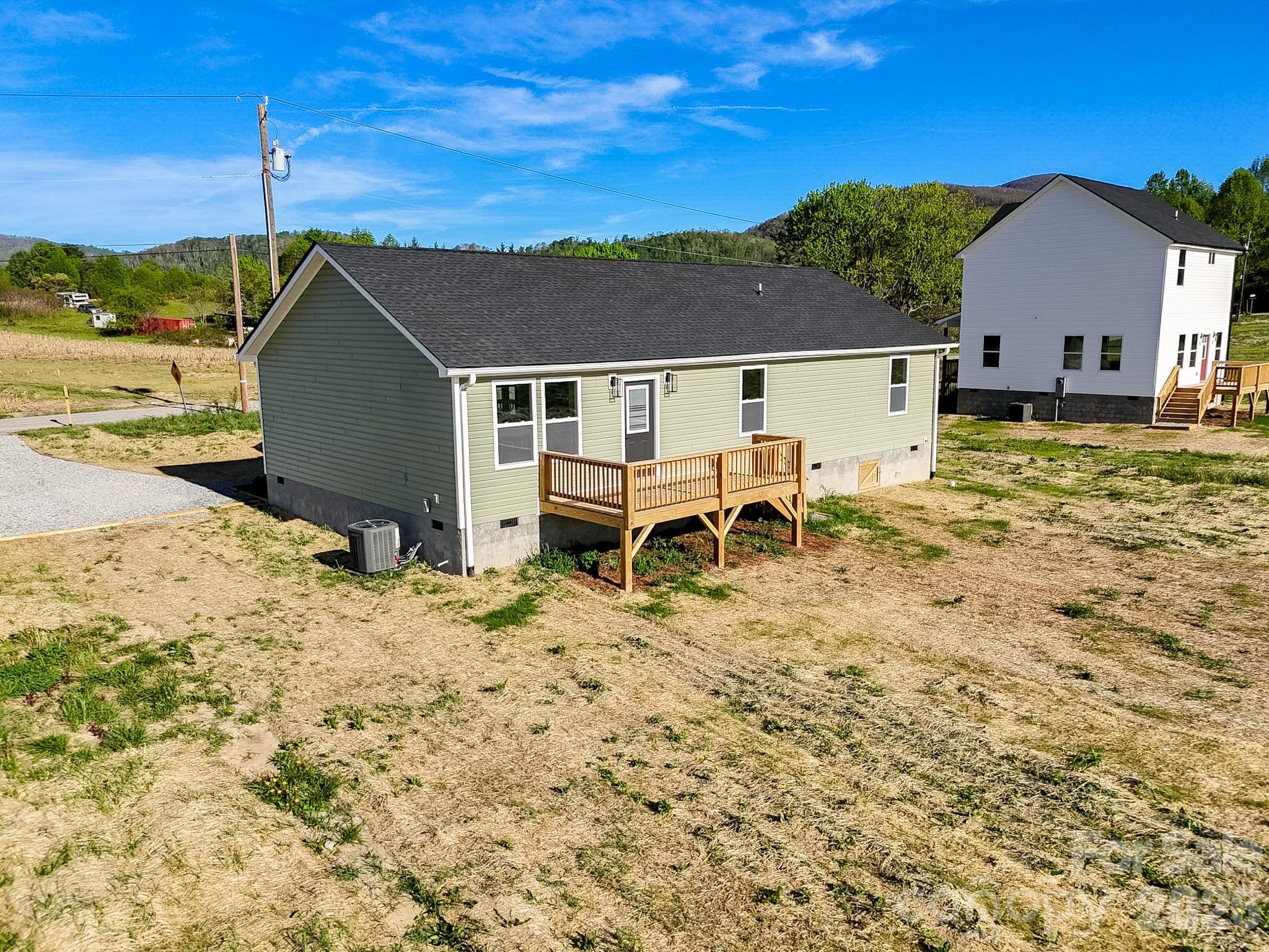 662 Beehive Road — Hendersonville