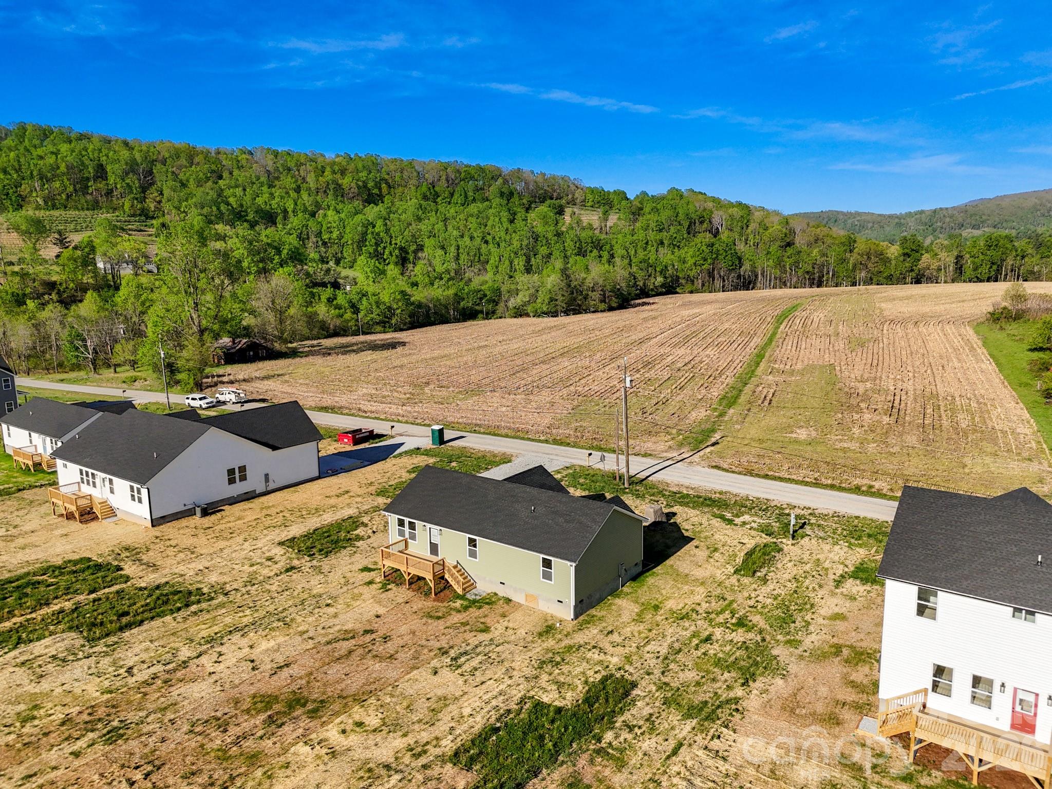 662 Beehive Road — Hendersonville