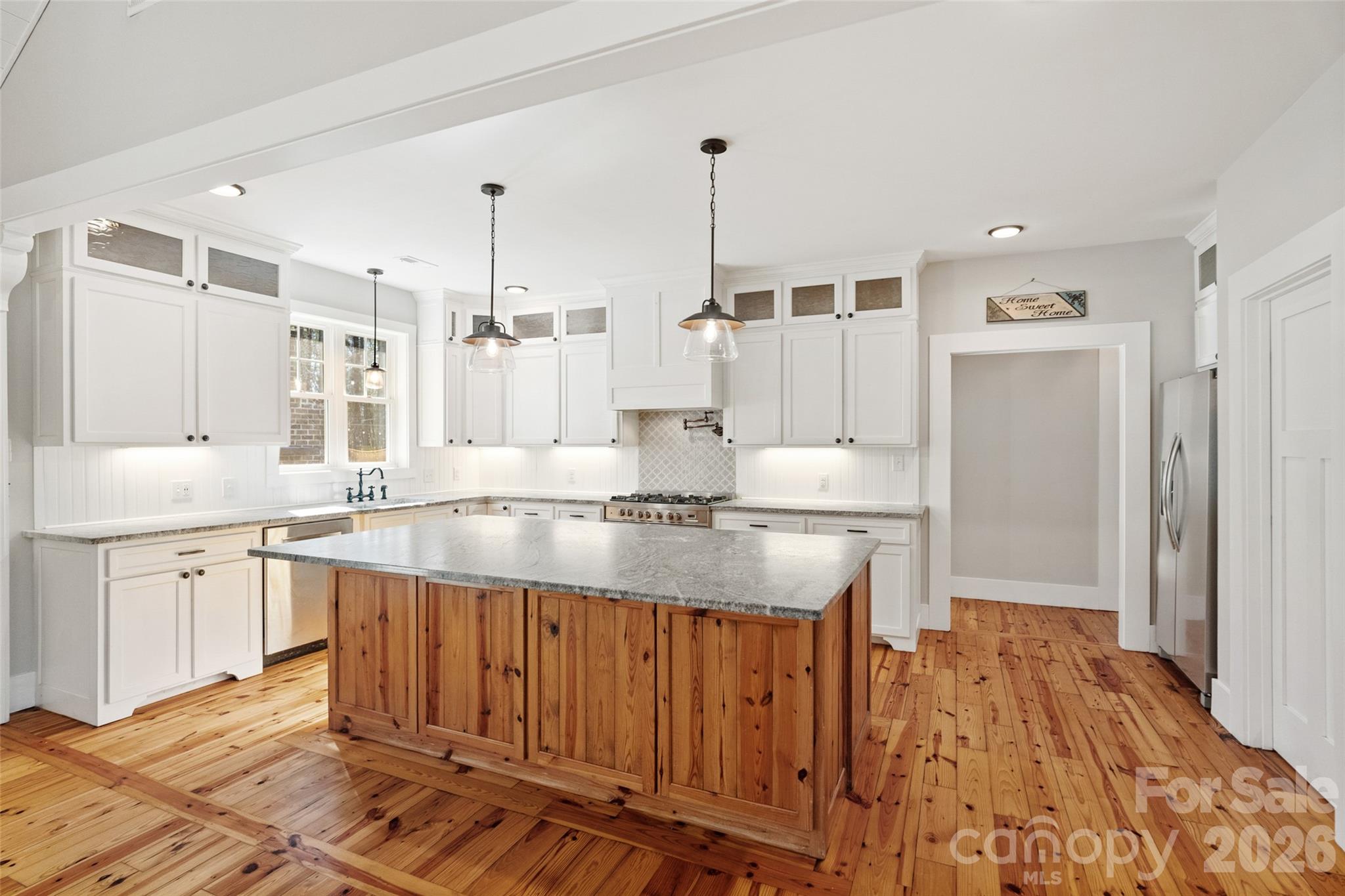 2370 Killian Road — Edgemoor