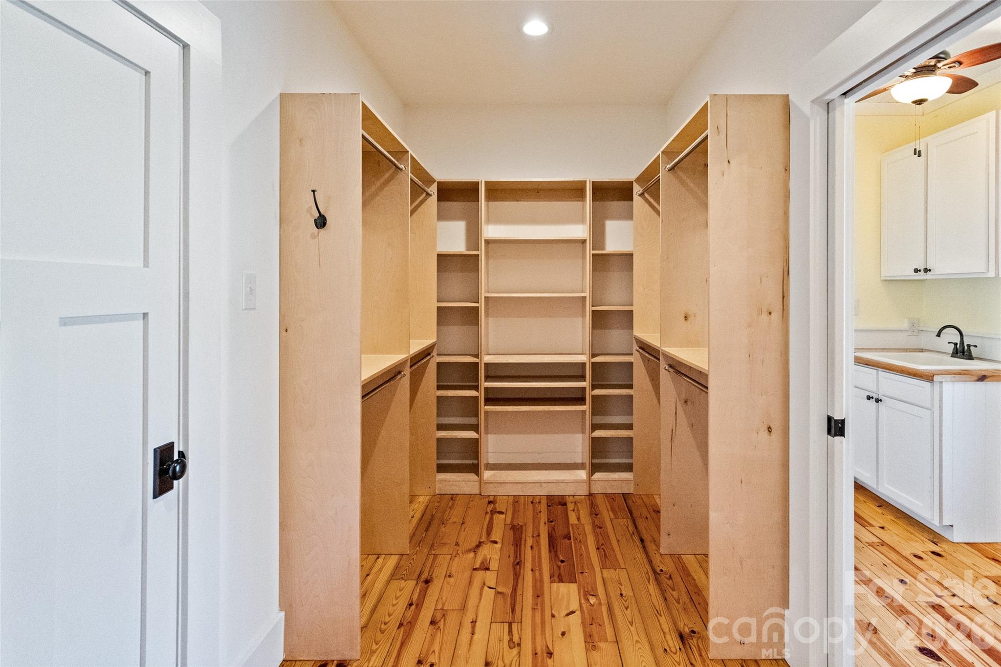 2370 Killian Road — Edgemoor