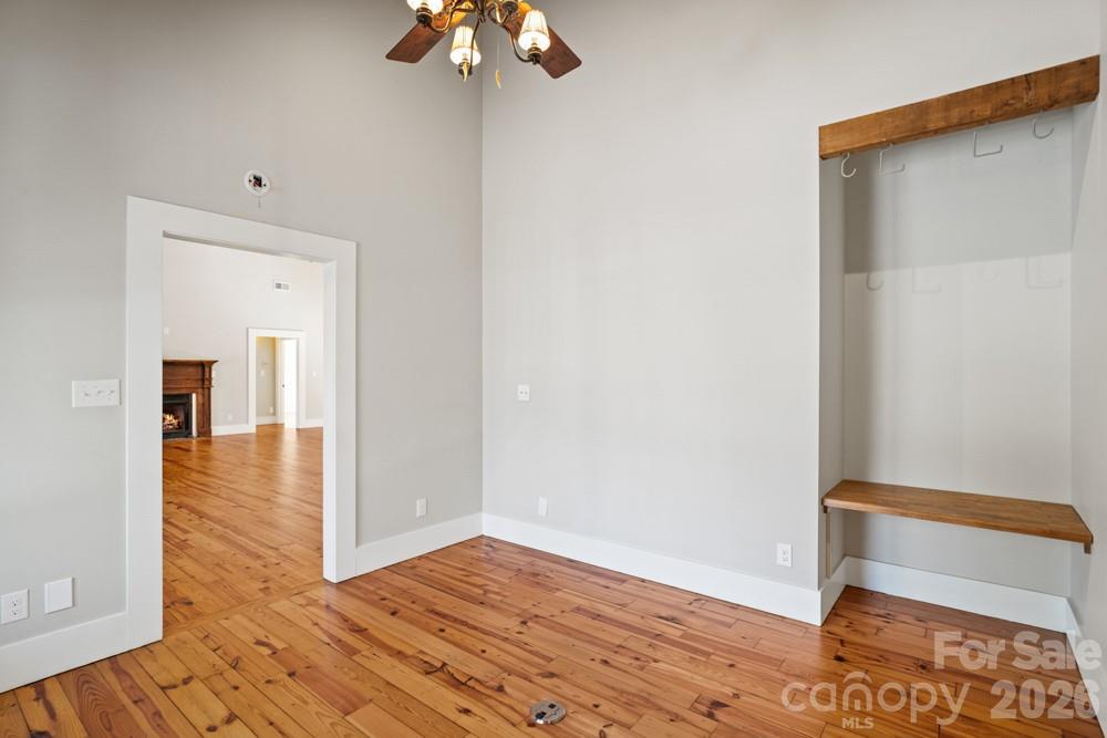 2370 Killian Road — Edgemoor